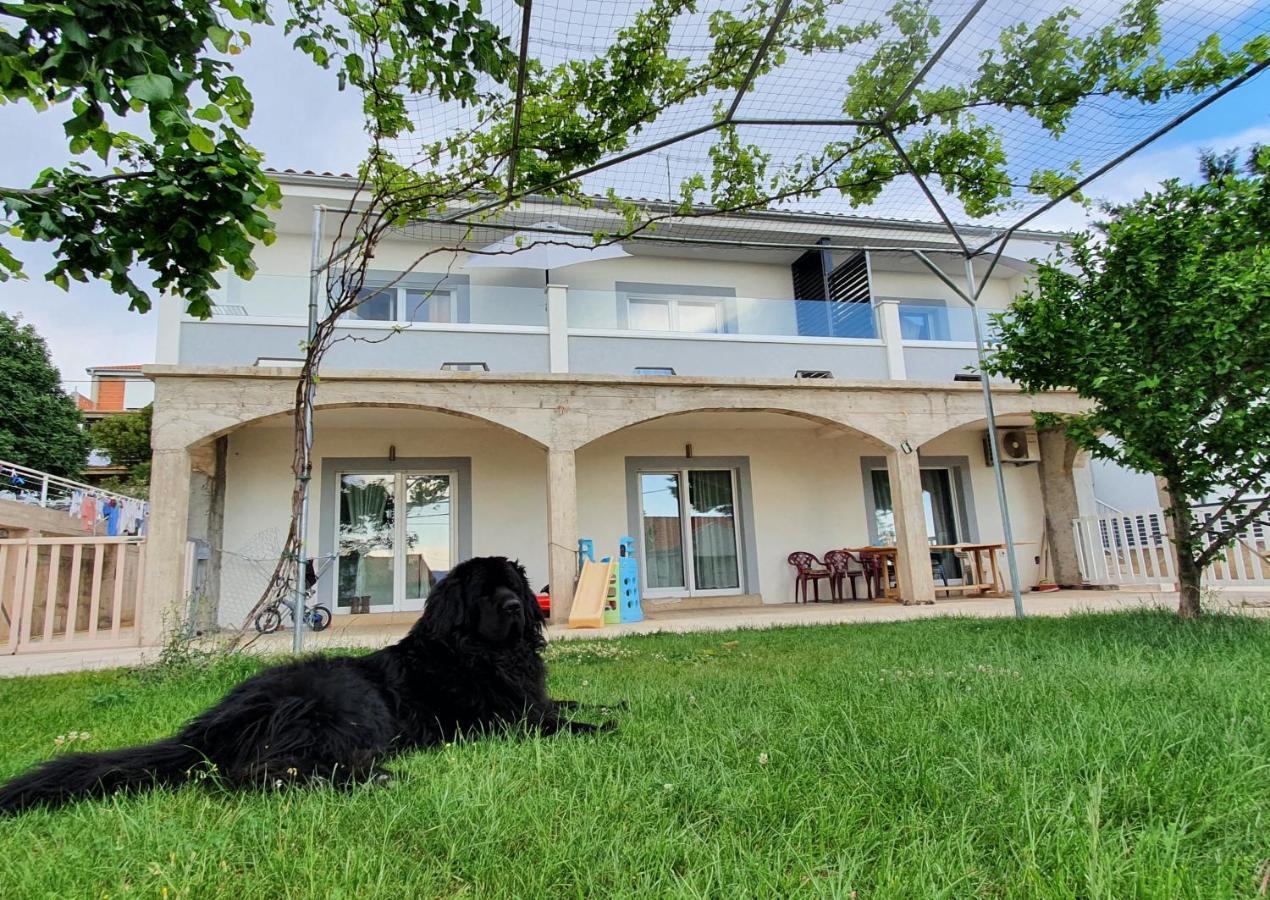 Apartmani Naomi&Leo Сень Экстерьер фото