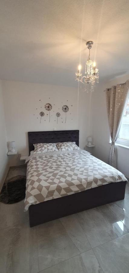 Apartmani Naomi&Leo Сень Экстерьер фото