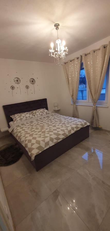 Apartmani Naomi&Leo Сень Экстерьер фото